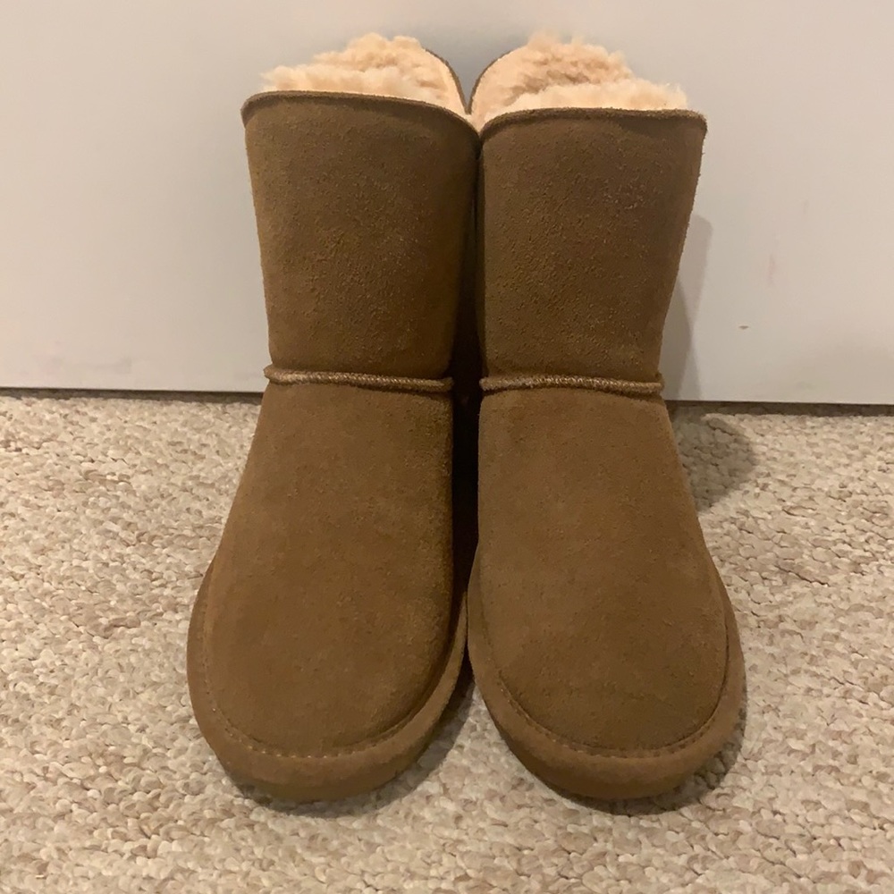 Girls brown bear paw boots size 4